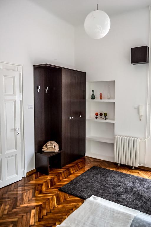 Modena Apartments Novi Sad Oda fotoğraf