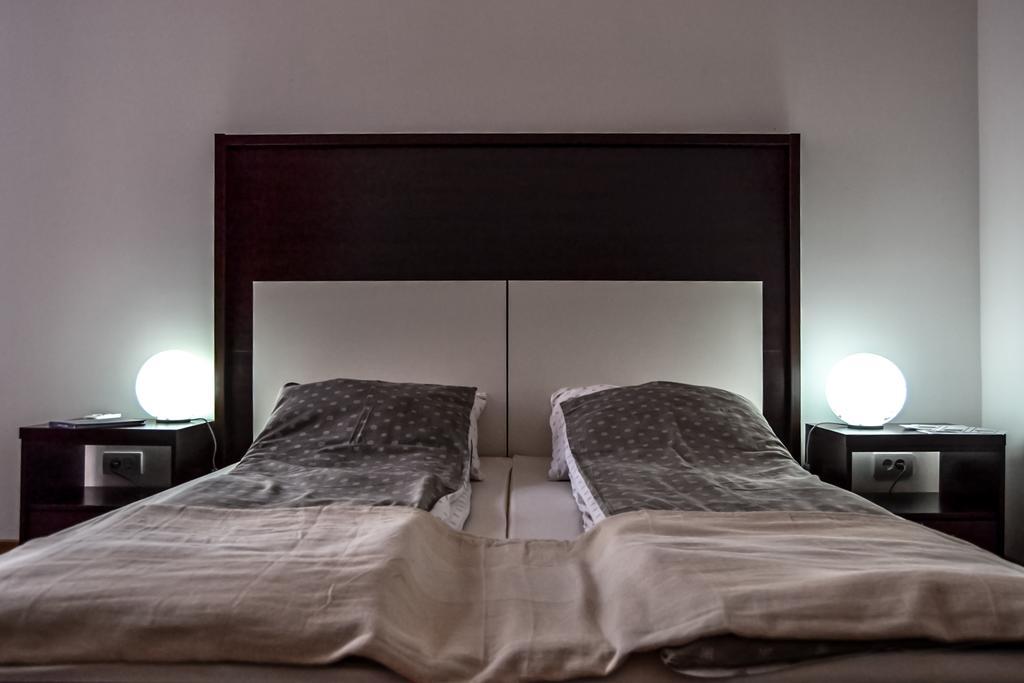 Modena Apartments Novi Sad Oda fotoğraf