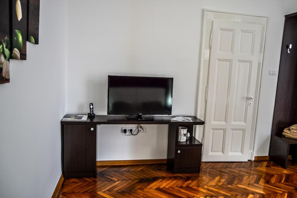 Modena Apartments Novi Sad Oda fotoğraf
