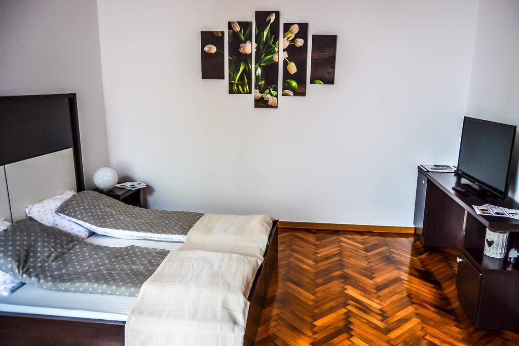 Modena Apartments Novi Sad Oda fotoğraf