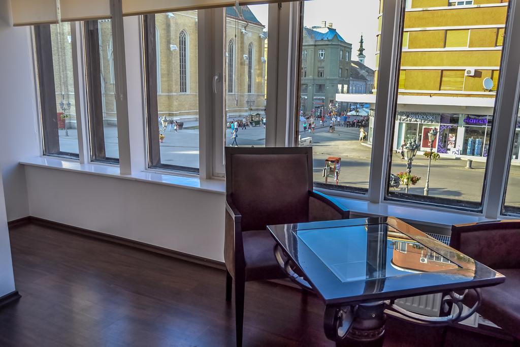 Modena Apartments Novi Sad Oda fotoğraf