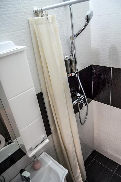 Modena Apartments Novi Sad Oda fotoğraf