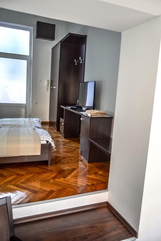 Modena Apartments Novi Sad Oda fotoğraf