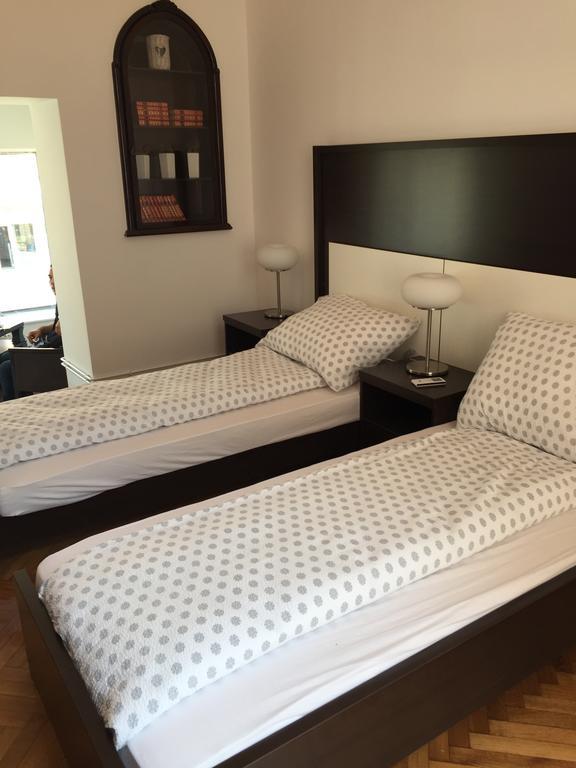 Modena Apartments Novi Sad Oda fotoğraf